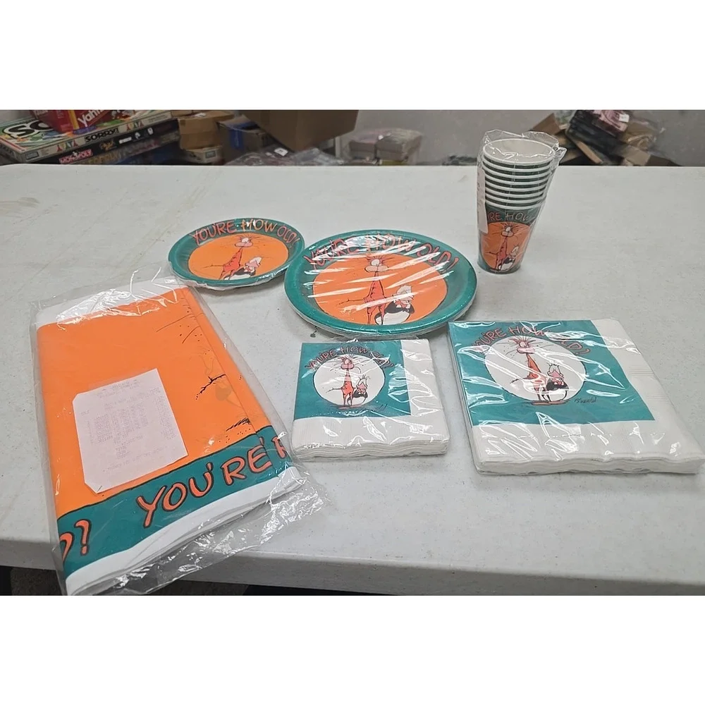 NEW VTG Berkely Breathed Napkins, Tablecover, Dinner & Dessert Plates Tablewares